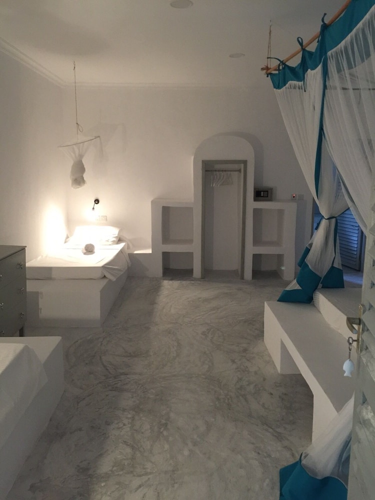 Modern Beach House, Excellent Beachfront, Private Chef, Pool view 2