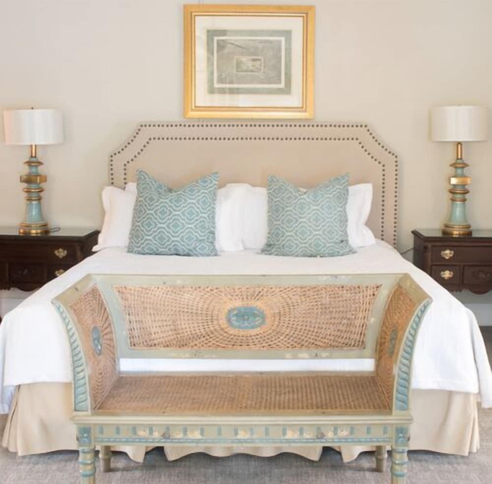 Carriage House Inn