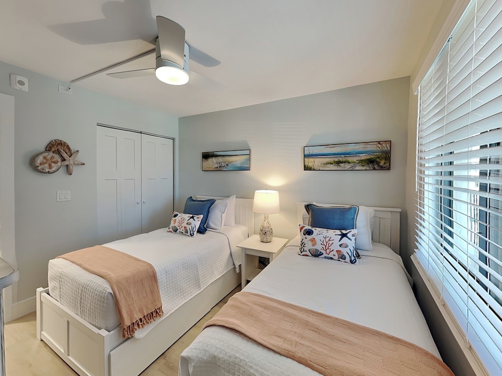 Seaside 2 by Distinctive Beach Rentals