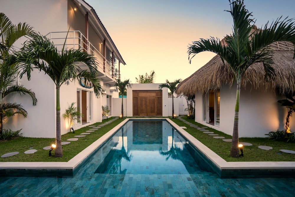 Villa Makena by Alfred in Bali - Stunning Tropical 6BD Villa Near the Beach