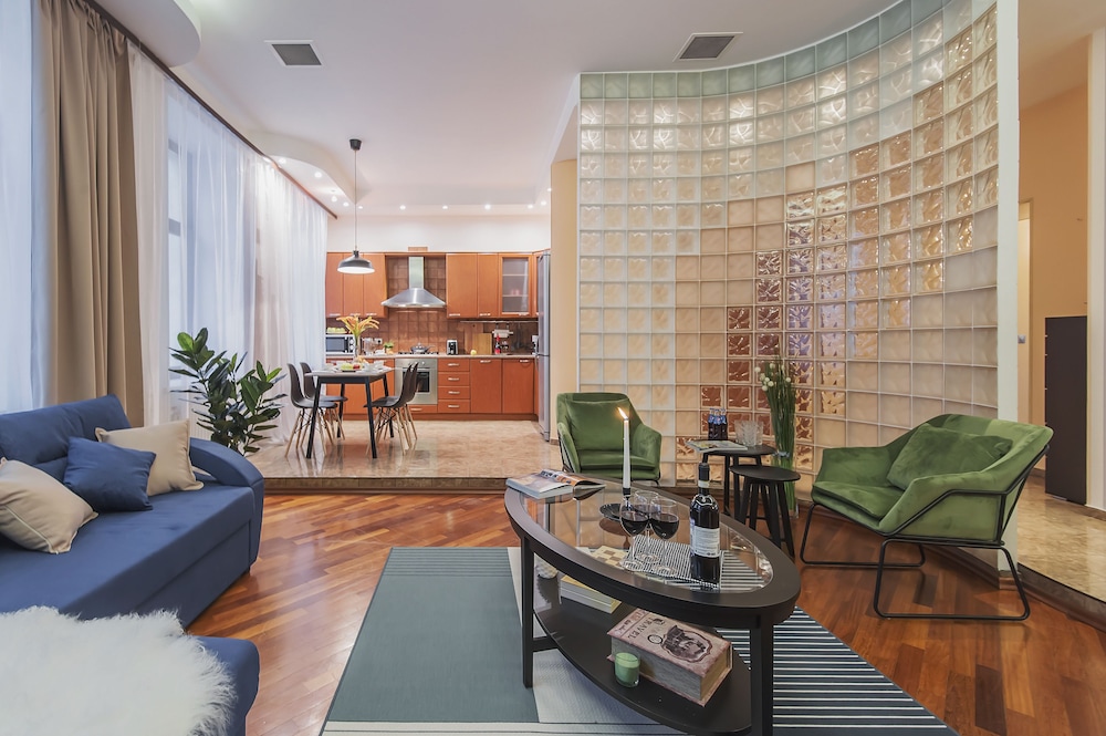 GM Apartments roomy mansion at Arbat