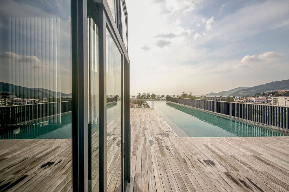 The Deck Patong
