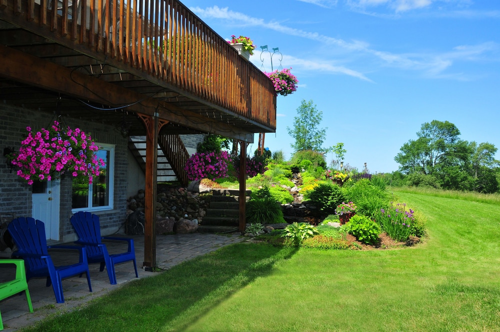Golden Pathways Retreat and B&B
