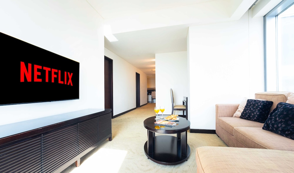 LUX | The JW Marina Suite