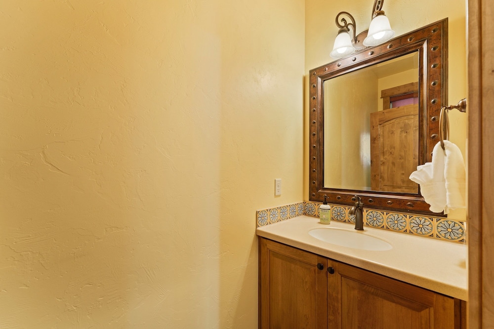 High Lowe 4 Bedroom Home