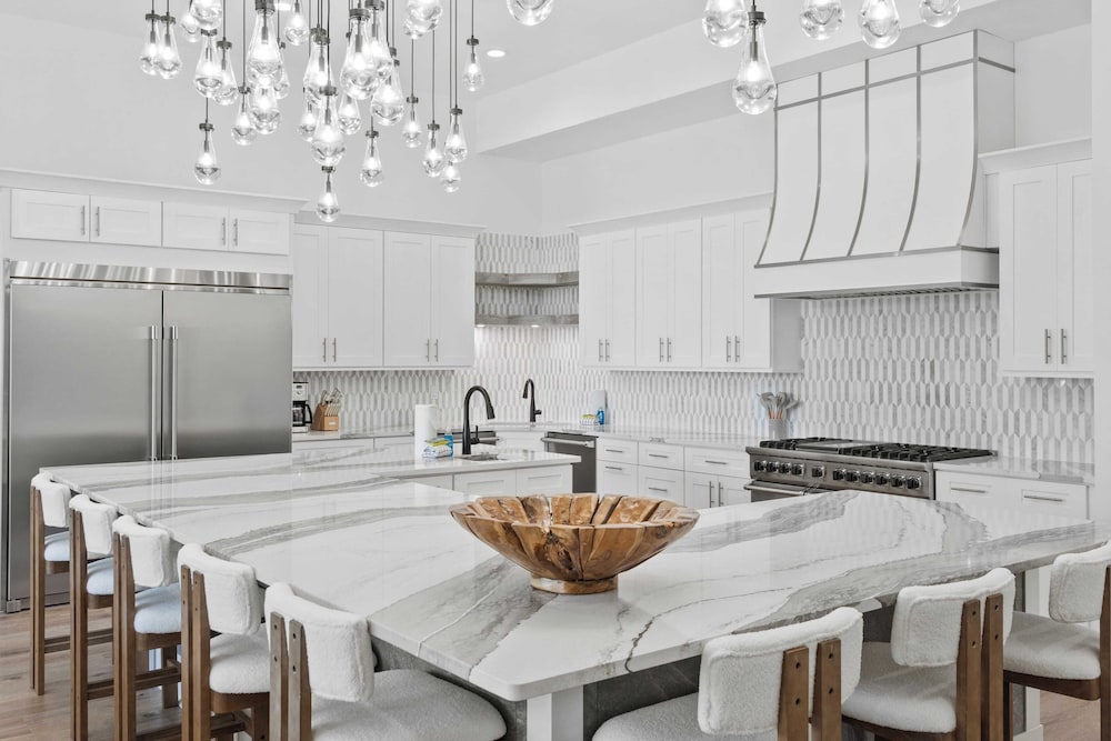 30A Salt & Solace Pool, Golf Cart, Hot Tub + Outdoor Kitchen
