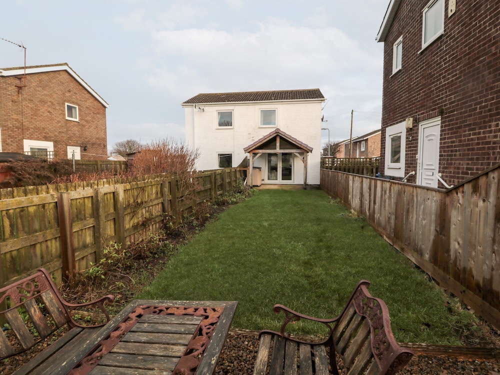 22 Longstone Park