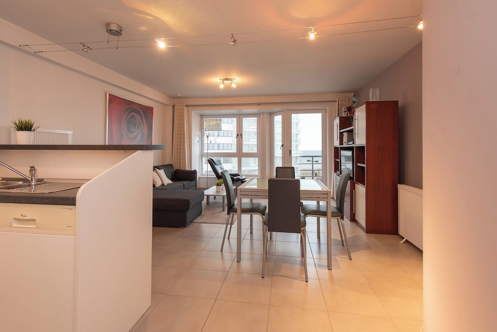 Apartment in Middelkerke With Sea View
