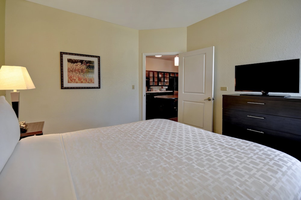 Candlewood Suites St. Clairsville by IHG