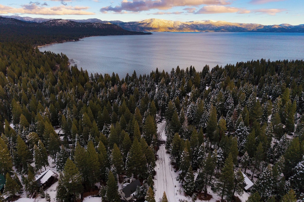 Cozy Modern Cabin w/ Sauna & Fireplace 5 Mins to Lake Peaceful Tahoe Retreat by Avantstay