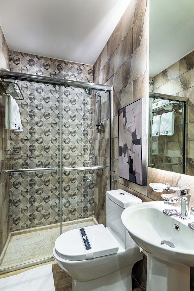 Renium Al Qairawan Resort - Riyadh