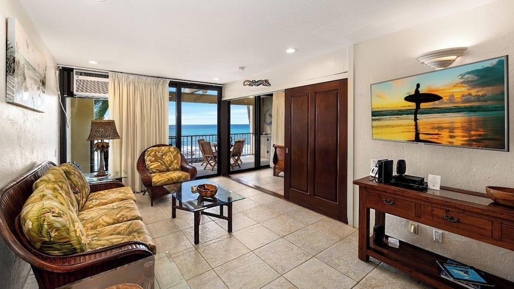 Direct Ocean Front - Close to Town - AC - Upper Floor- Vrkcv