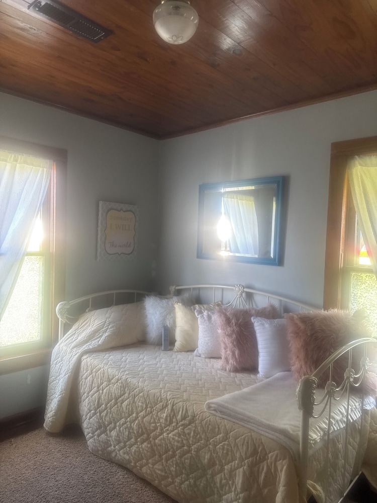 Mama Jeans Pillowville Home