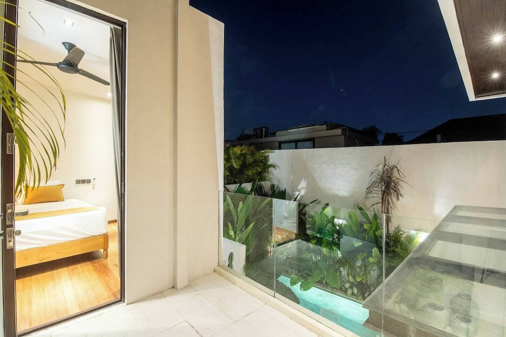 Modern 3BR Villa Enclosed Living