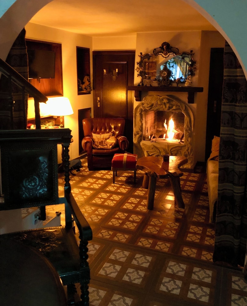 Cozy House Sleeps 2 With Pet Friendly Option
