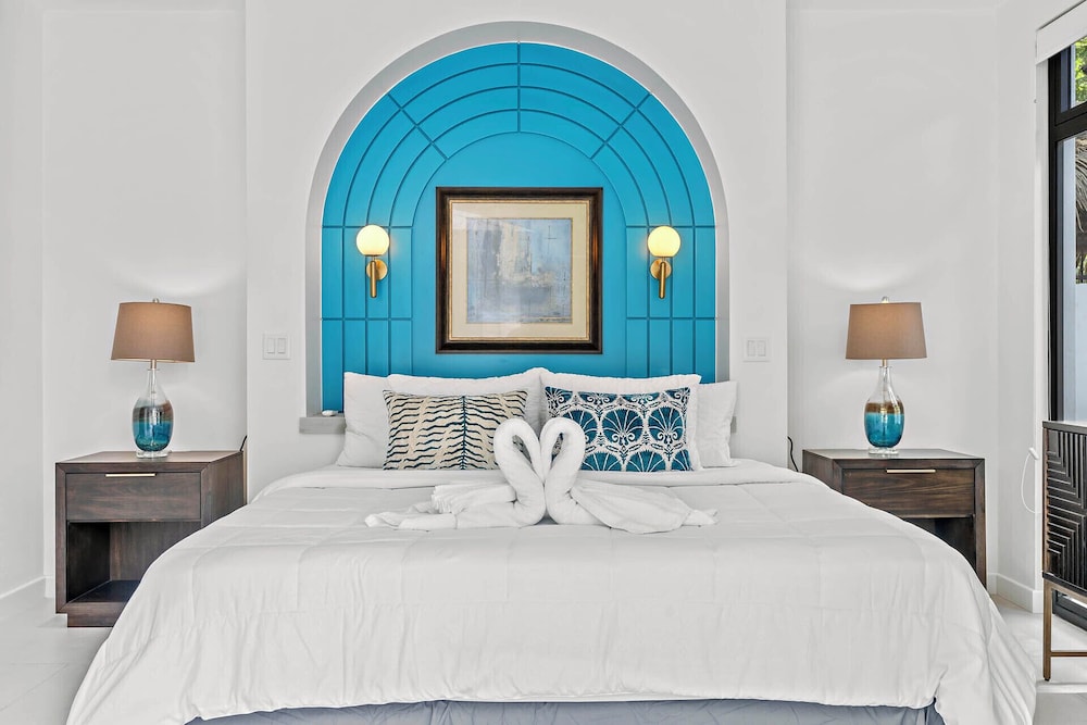 Modern Garden Villa with Private Pool, Outdoor Kitchen & Separate Casita Near Playa Potrero