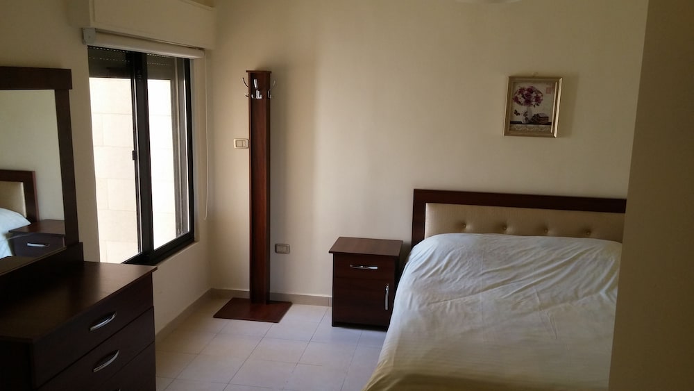Cozy Dair Ghbar Apartments