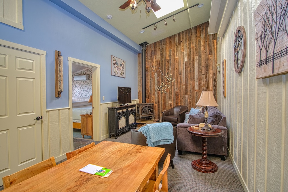 Ashland Vacations - Country Willows Inn and Estate - Property Image 44