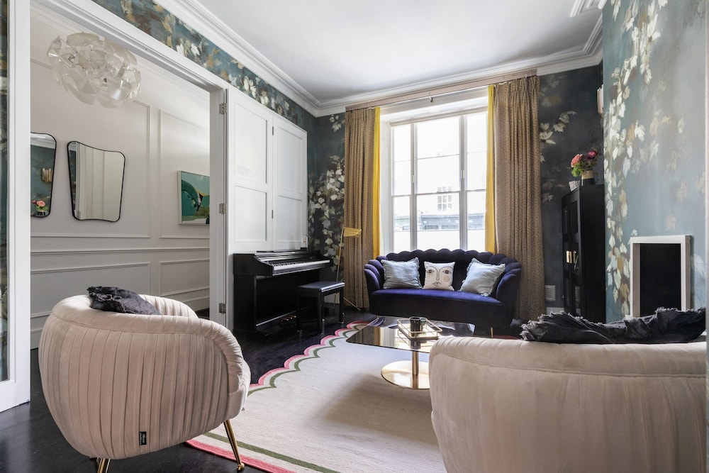 Westbourne Park Road XVI by Onefinestay