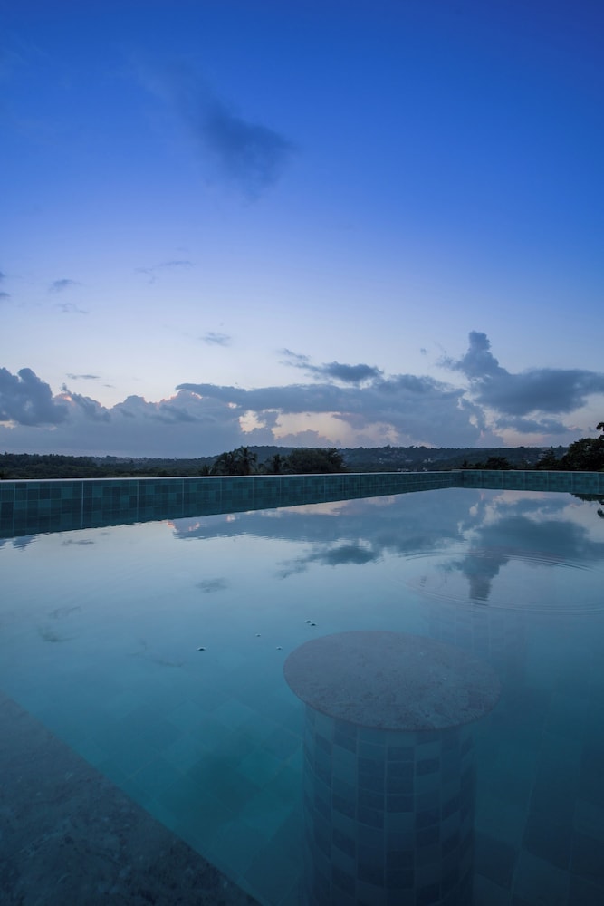 ELIVAAS Kamerios Verano 1 BHK with Pool