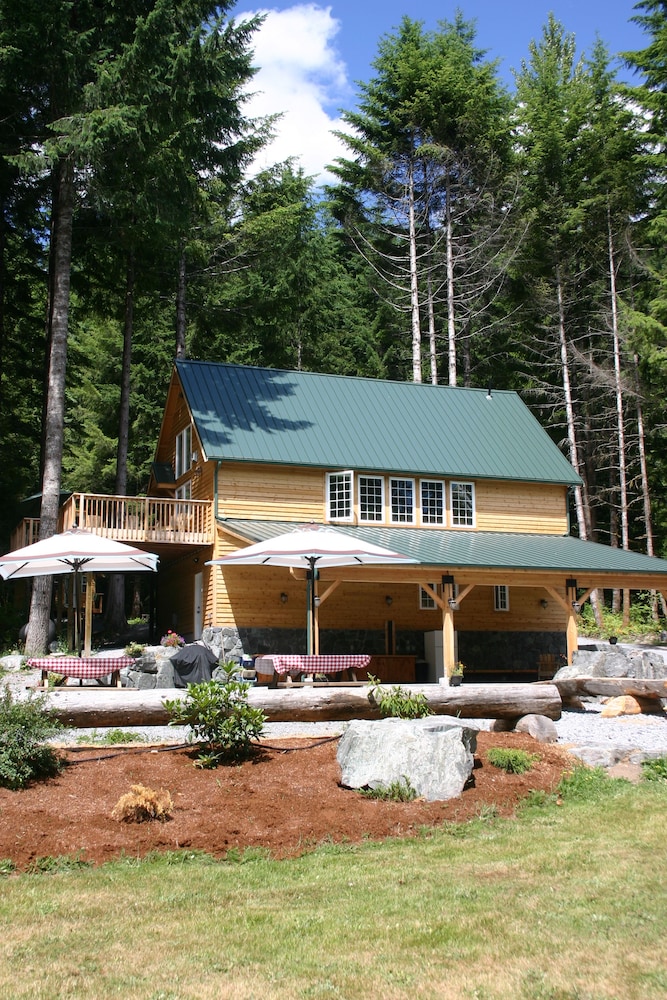 Copper Creek Inn at Mt Rainier