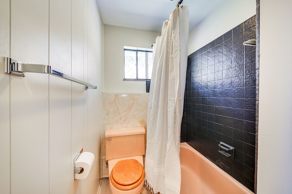 Chic Idaho Retreat w/ Hot Tub, Grill  Pool Table! - Property Image 10