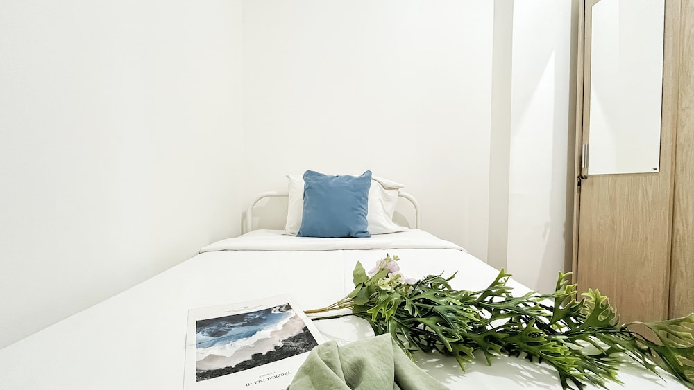 Warm And Comfy 2Br At Bassura City Apartment