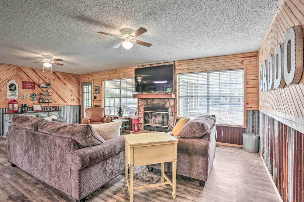 Marshall Vacations - Sues Camp w/ Caddo Lake Access  Dock! - Property Image 1