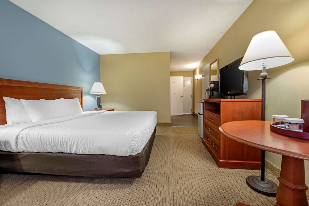 Lexington Vacations - Clarion Hotel Conference Center - North - Property Image 114