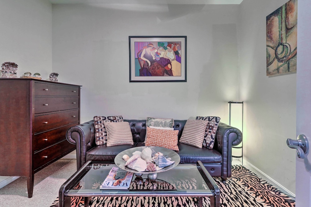 2 Mi to Ocean: Rehoboth Beach Townhome w/ Grill!