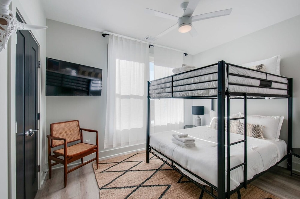 East Nash Lux - 13 Beds City Views