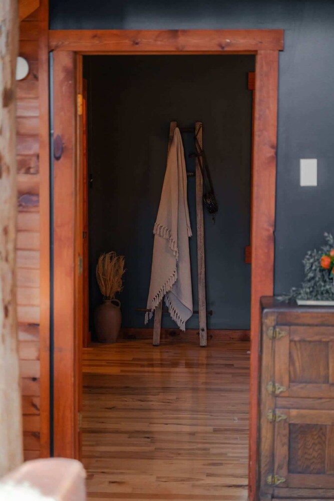Cozy Cabin With Hot Tub - Near all in Hocking Hills