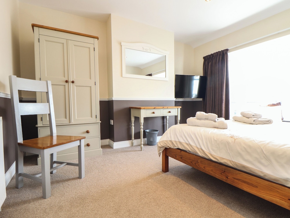 Flat 2 Niles Place