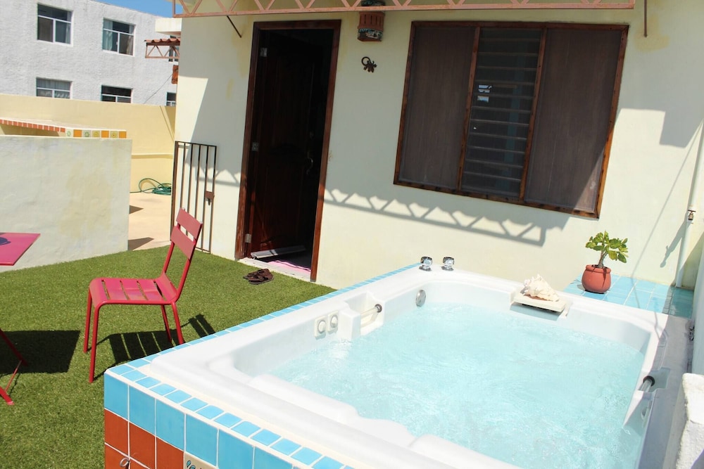 Room in B&B - Cancun Guest House 4 Terrace Tub