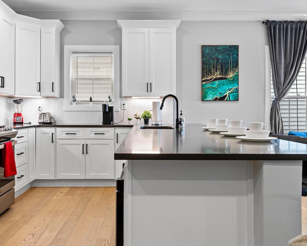 Boston Vacations - Luxury 2BD 2BA Near Logan Airport and T Station - Property Image 9