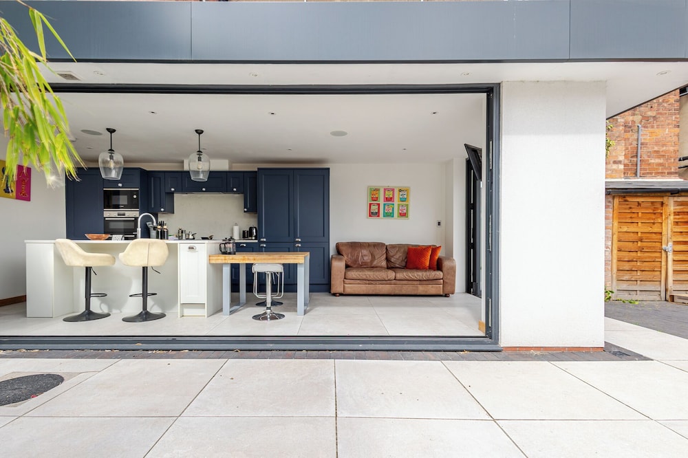 Elegant Townhouse&Basement in Leamington