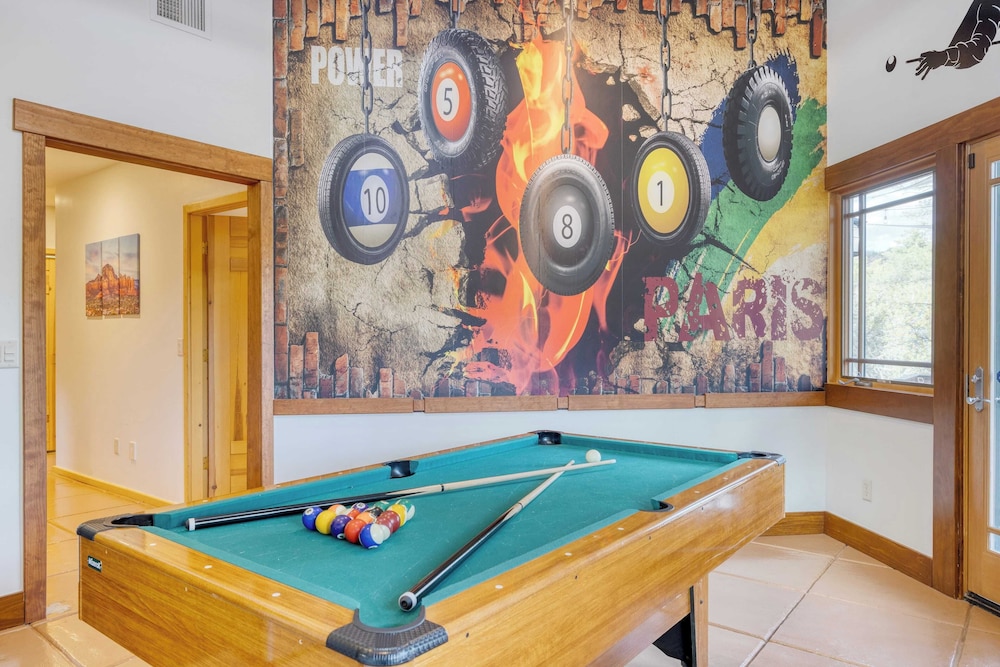 Cathedral View by Avantstay Pool Table + Hot Tub