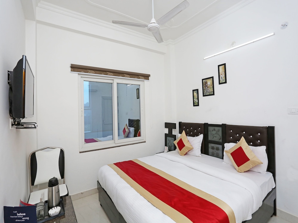 OYO 11306 SS Hotel
