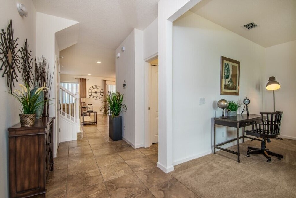 6 Bed 5 Ba Villa with Games & Pool - Image 2