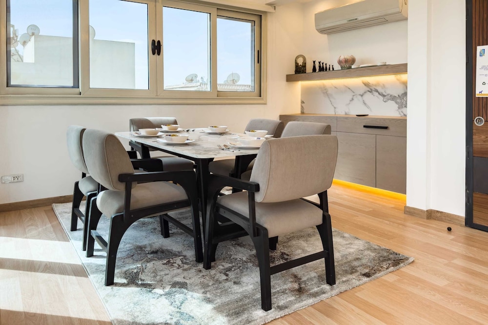 Posh & Panoramic 2bdr Rooftop 5 Min To Airport