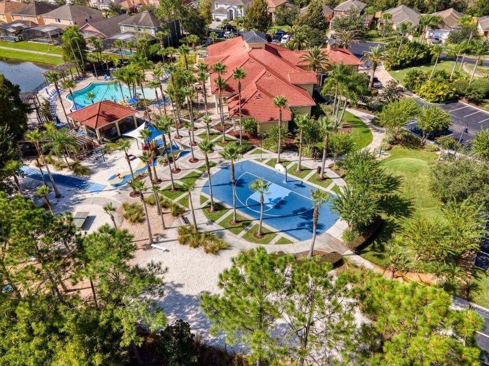 Modern Kissimmee Townhouse Near Disney 3 Bedroom Townhouse