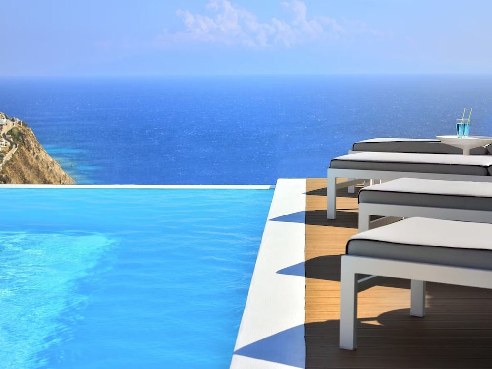 Coastal Retreat With Wellness