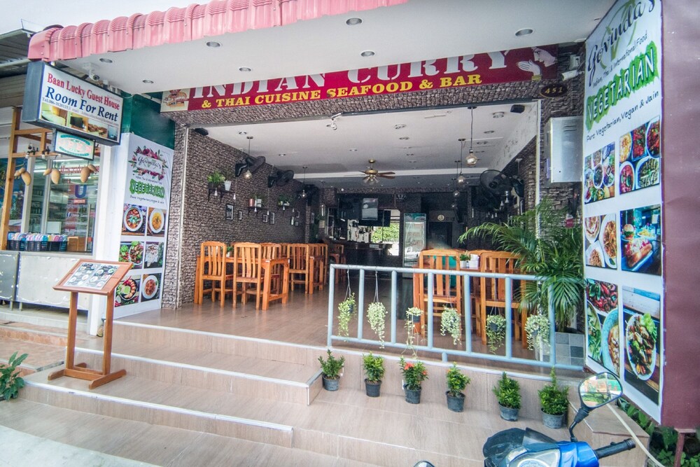 OYO 423 Baan Lucky Guesthouse