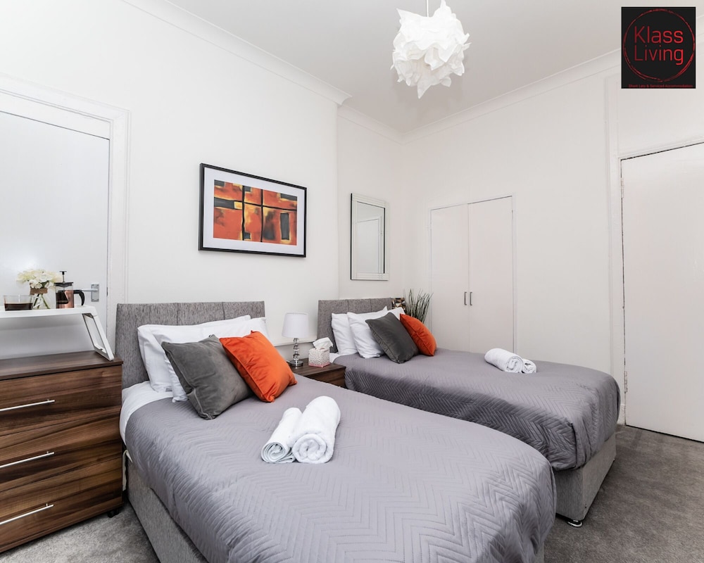 One Bedroom Apartment by Klass Living Serviced Accommodation Rutherglen - Crossroads Apartment With WiFi and Parking view 4