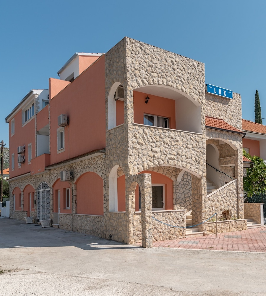 Villa Lux