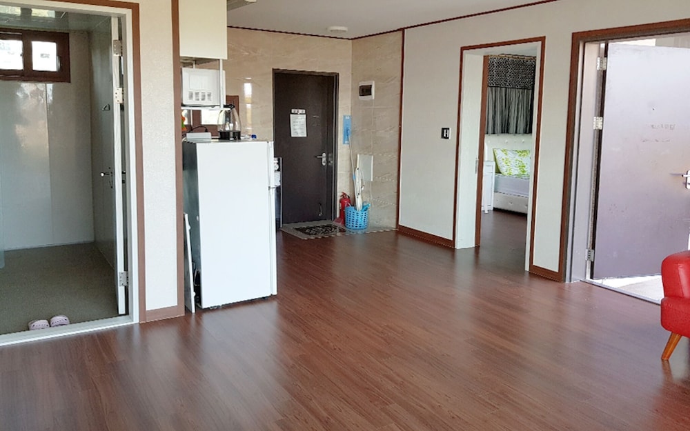Jeju Dongho Pension and Guest House view 4