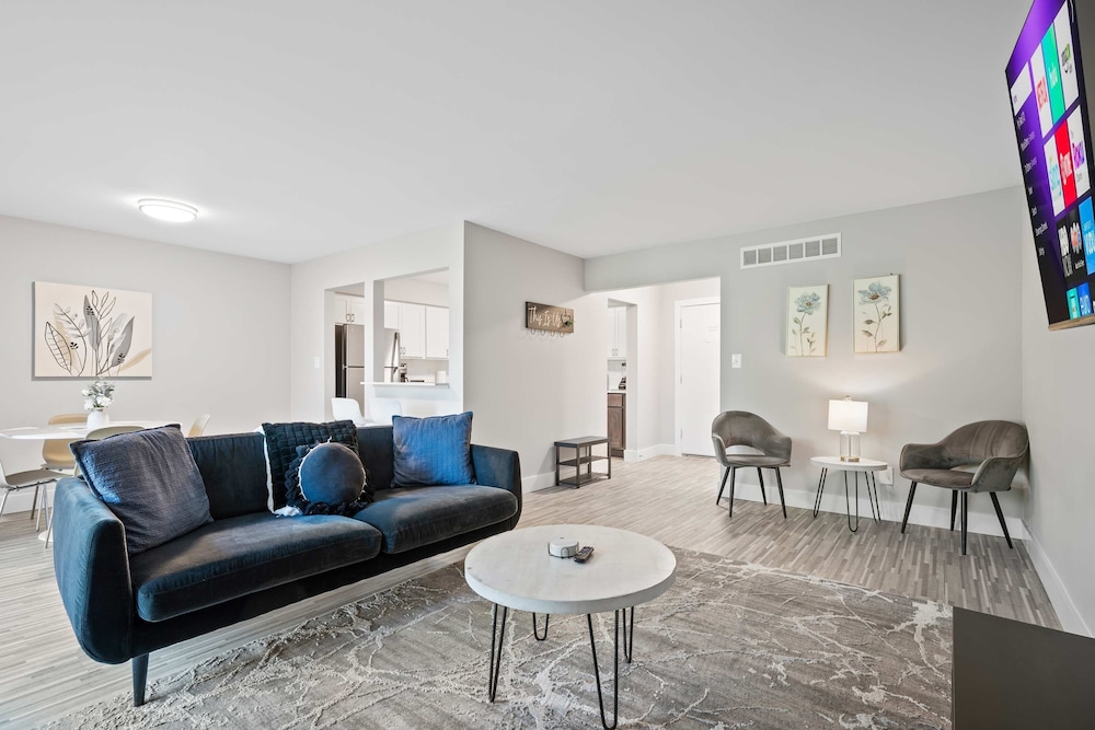 2-bedroom Spacious Stay