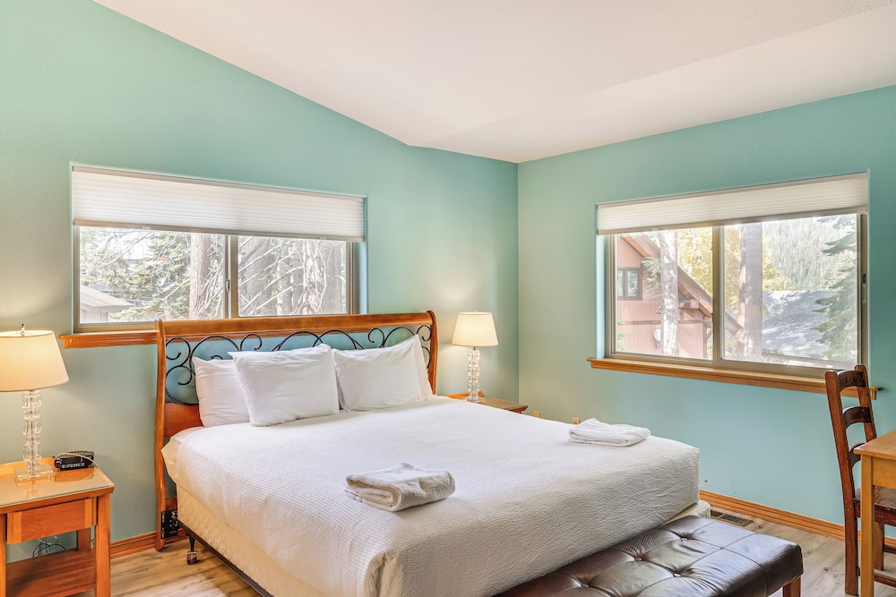 7 Mi to Beach: Home w/ Hot Tub in South Lake Tahoe