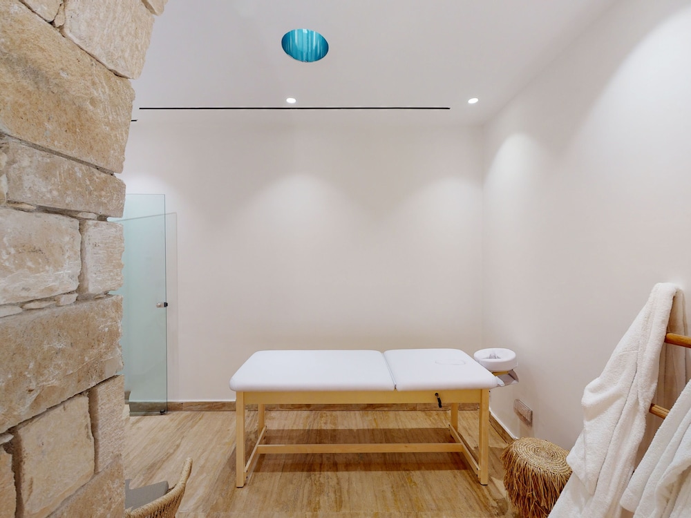 Sanders Konnos Bay Athina - Breathtaking 6-bedroom Villa On the Beach Front