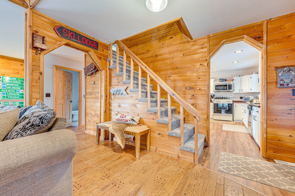 2 Mi to Elk Mountain: Poconos Escape on 11 Acres! view 2